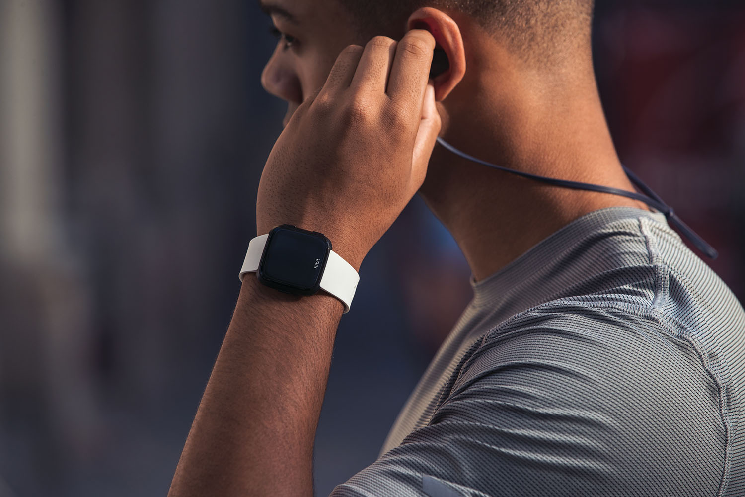 時尚生活管家－Fitbit 推出全新智能手錶 Versa